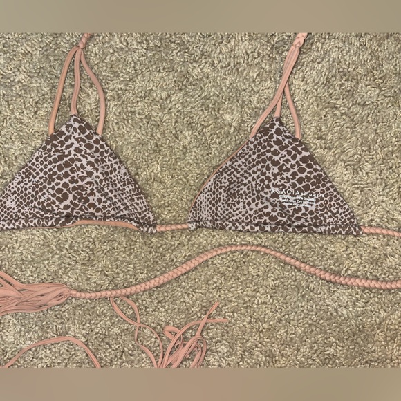 Acacia bikini top in the color Topless - Picture 4 of 5